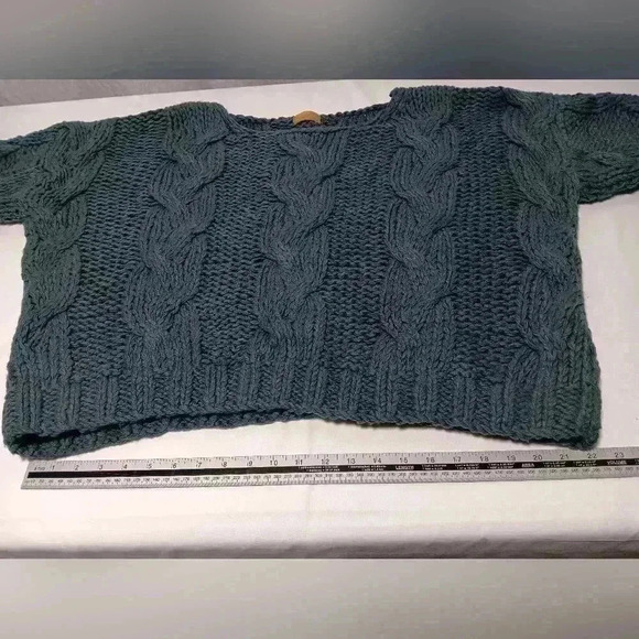 POL Chunky Cable Knit Relaxed Fit Crew neck Sweater. Ladies size S - Picture 5 of 9